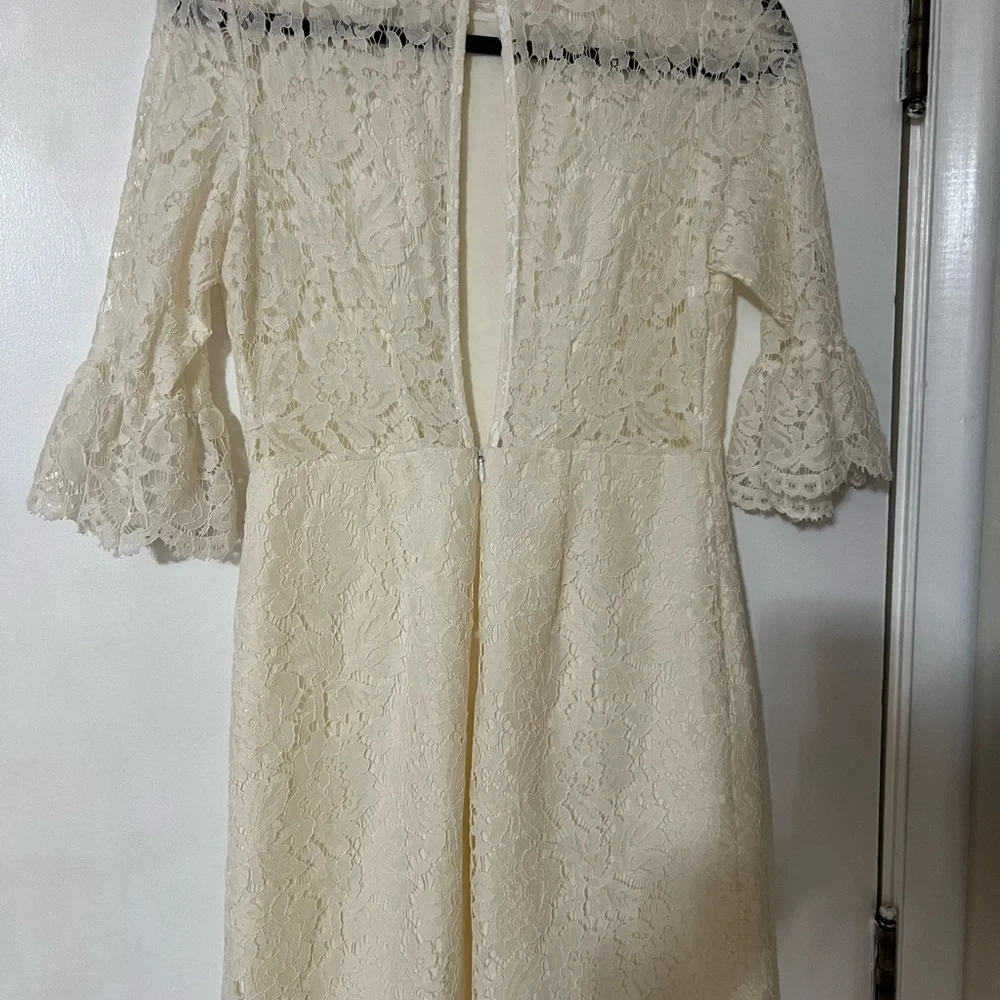 Lisa & Lucy off white lace mini dress, lined in front and bottom, open back - Picture 4 of 9